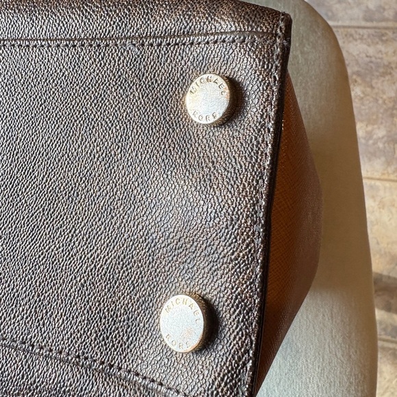 Michael Kors Brown Shoulder Bag with Gold-Tone Hardware. Medium size - Picture 6 of 15